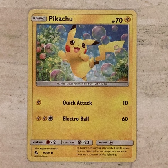 Pikachu 2019 Pokemon Card 19/68 Hidden Fates Bubbles TCG - Picture 4 of 4